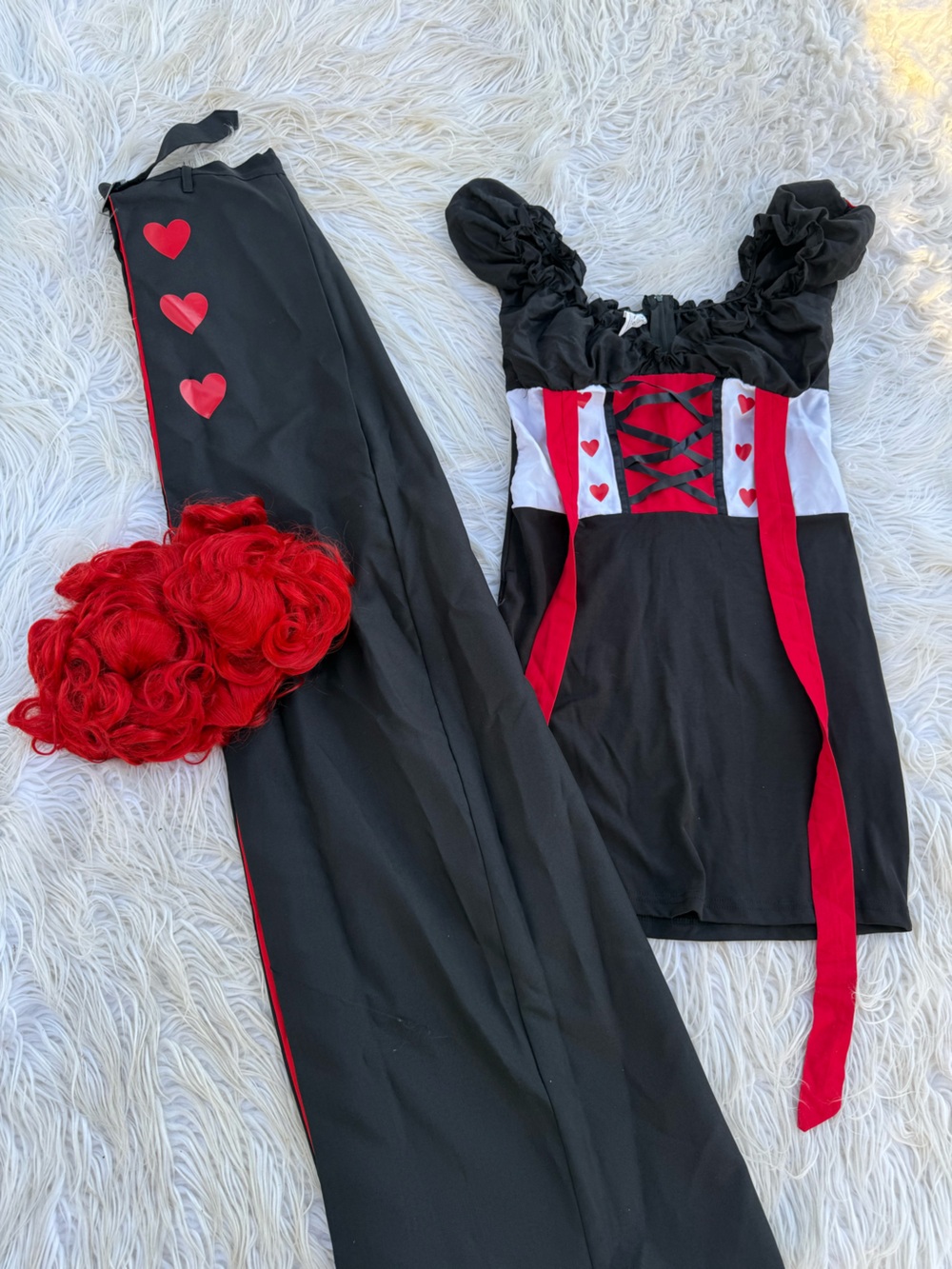 Women’s Queen of hearts costume (E5)